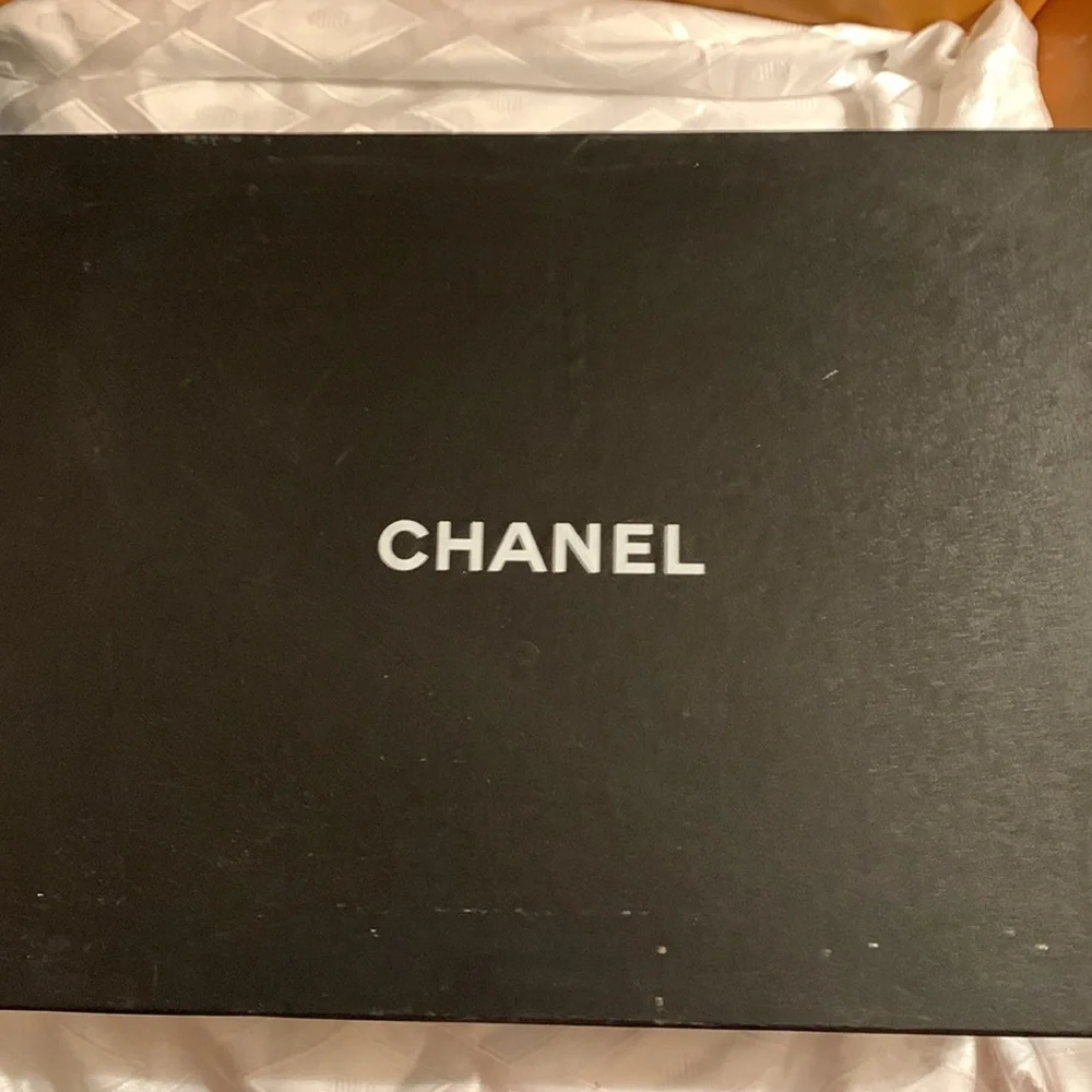 Chanel - Picture 4 of 9